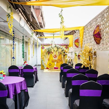 Caspia Hotel New Delhi Dış mekan fotoğraf