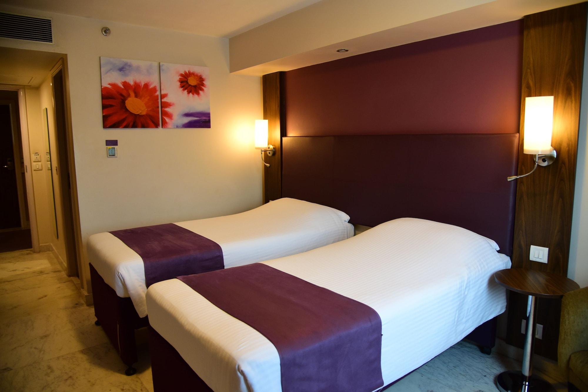 Caspia Hotel New Delhi Dış mekan fotoğraf
