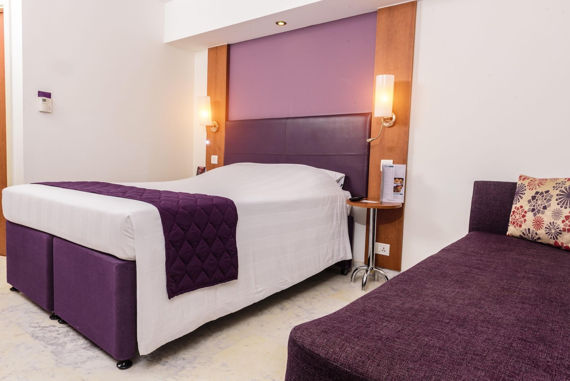 Caspia Hotel New Delhi Dış mekan fotoğraf