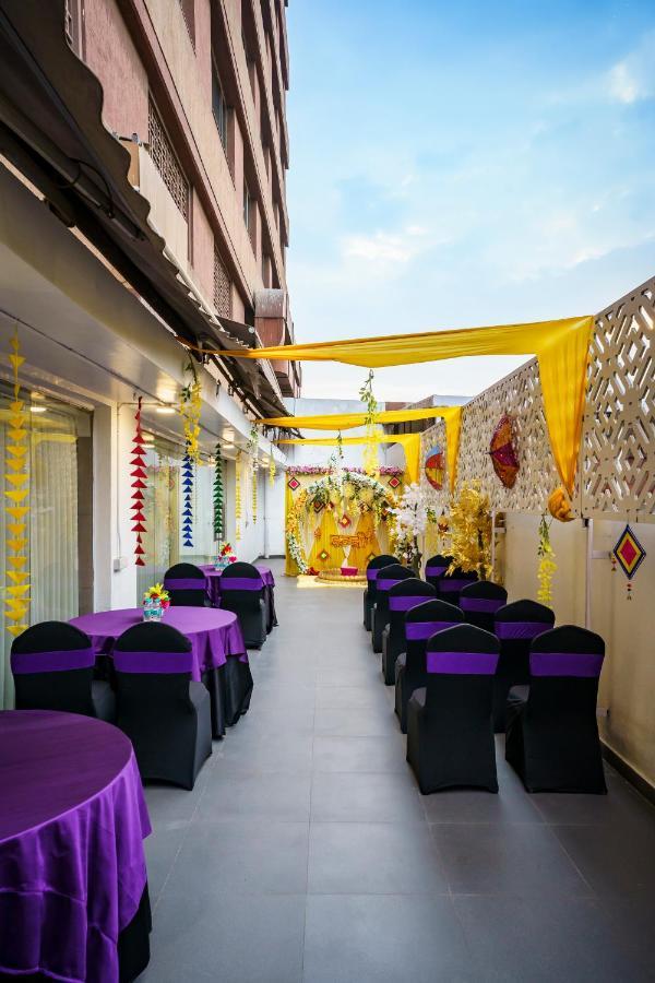 Caspia Hotel New Delhi Dış mekan fotoğraf