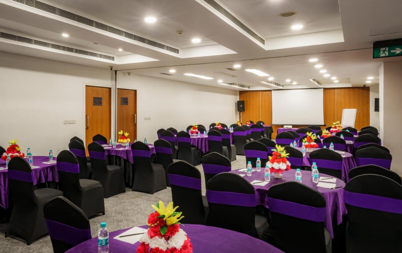 Caspia Hotel New Delhi Dış mekan fotoğraf
