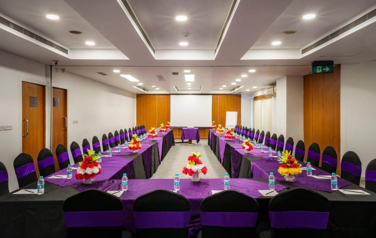 Caspia Hotel New Delhi Dış mekan fotoğraf