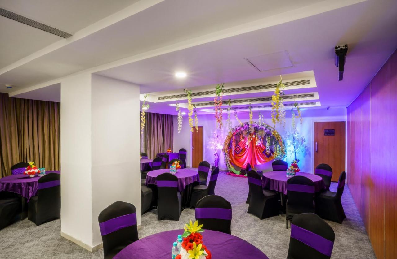 Caspia Hotel New Delhi Dış mekan fotoğraf