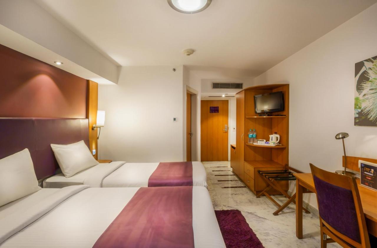 Caspia Hotel New Delhi Dış mekan fotoğraf