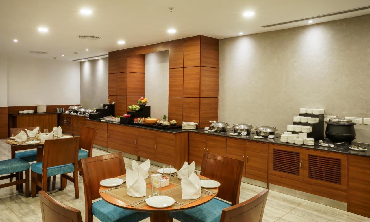 Caspia Hotel New Delhi Dış mekan fotoğraf