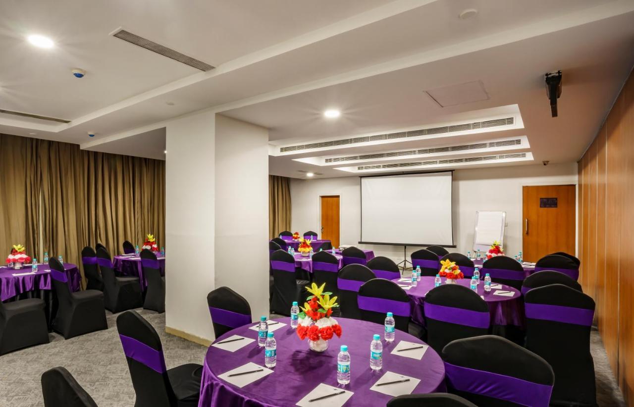 Caspia Hotel New Delhi Dış mekan fotoğraf