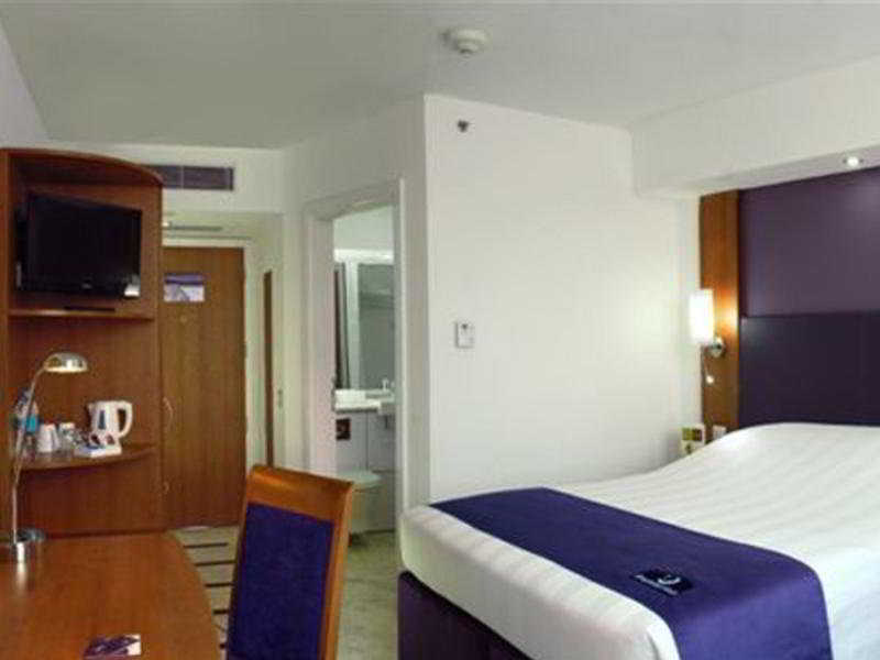 Caspia Hotel New Delhi Oda fotoğraf
