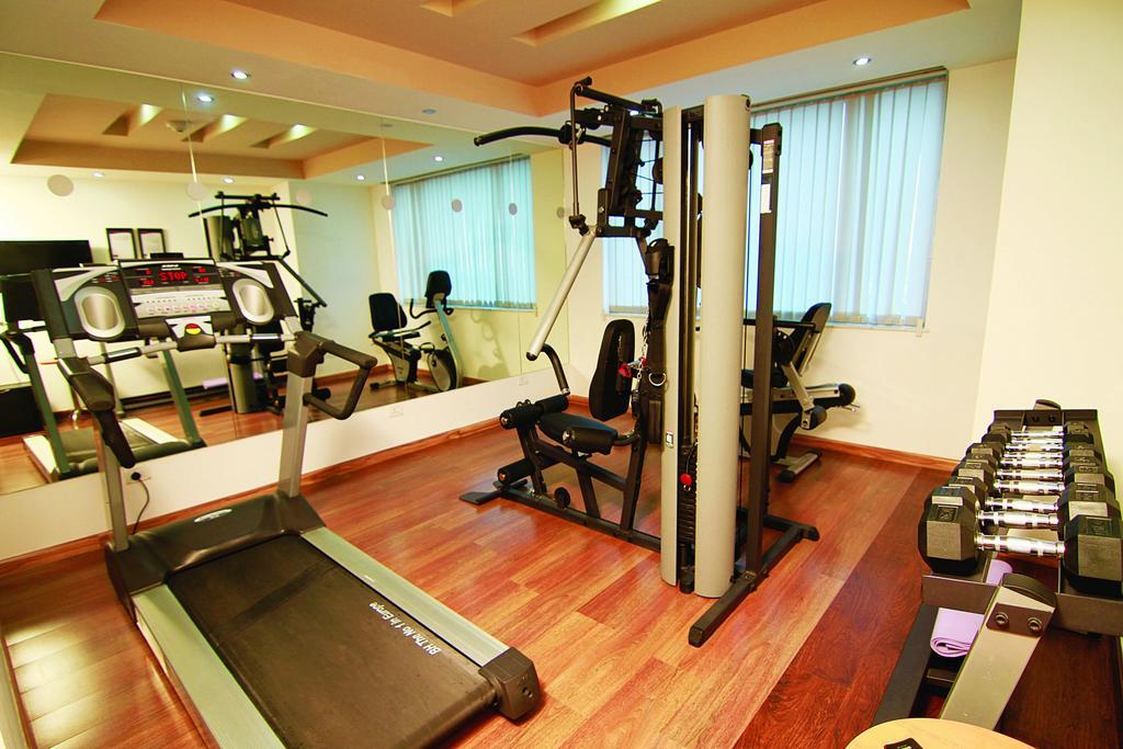 Caspia Hotel New Delhi Dış mekan fotoğraf