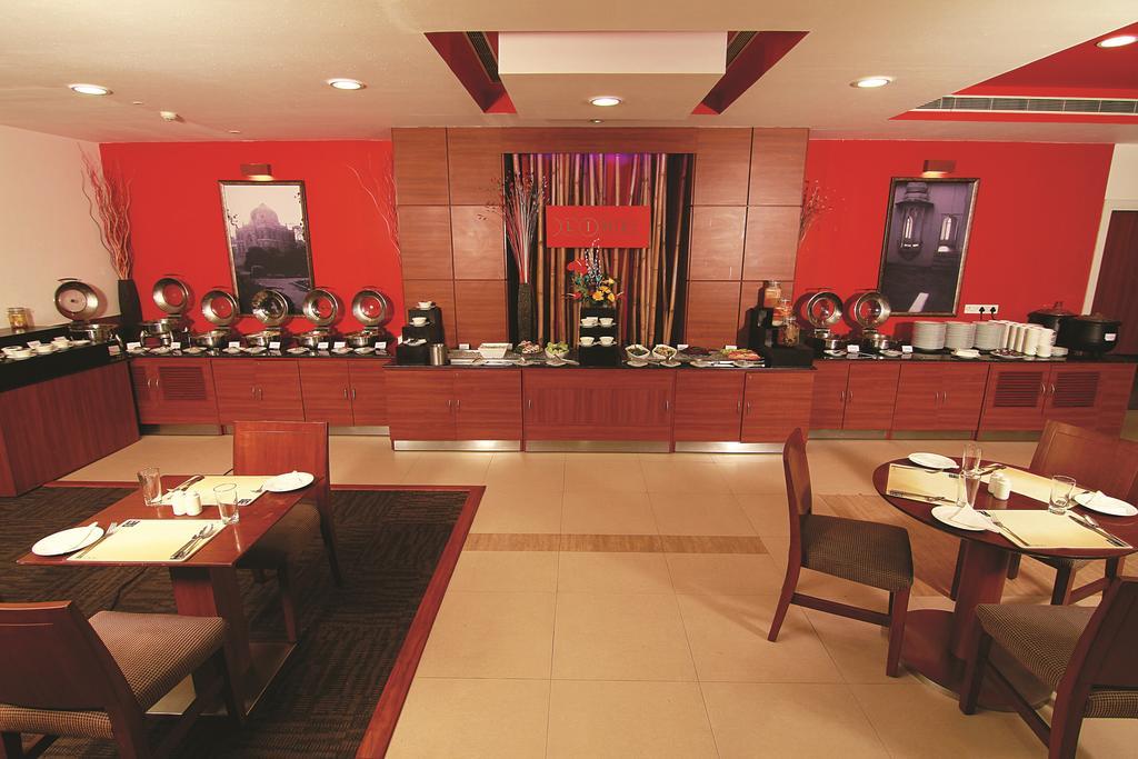 Caspia Hotel New Delhi Dış mekan fotoğraf