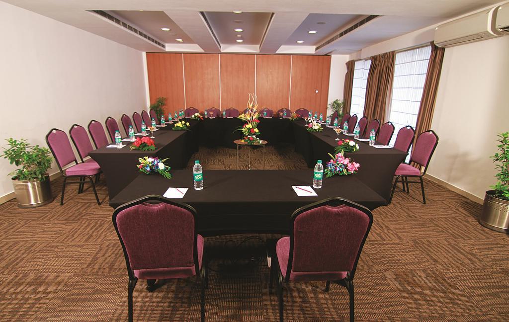 Caspia Hotel New Delhi Dış mekan fotoğraf