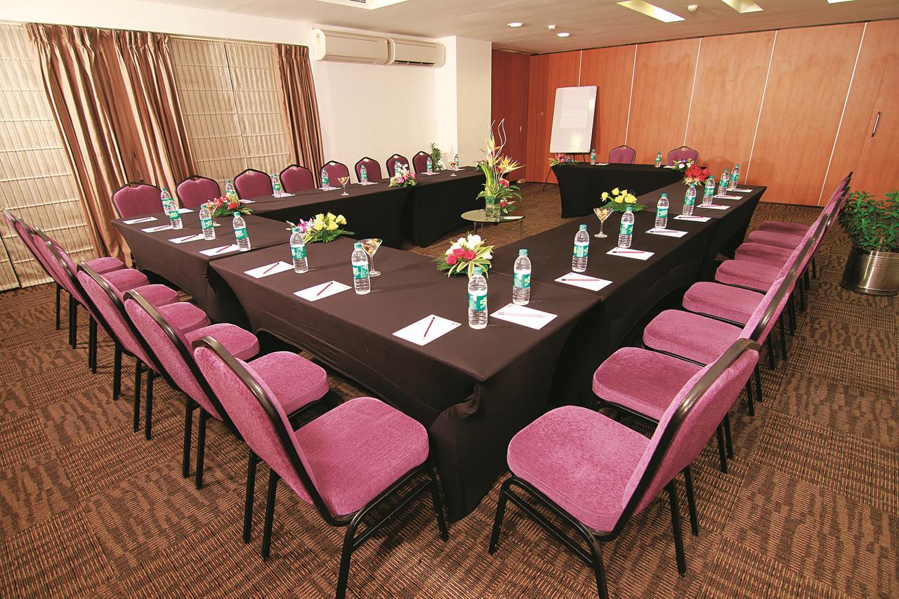Caspia Hotel New Delhi Dış mekan fotoğraf