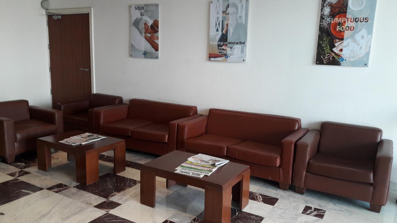 Caspia Hotel New Delhi Dış mekan fotoğraf