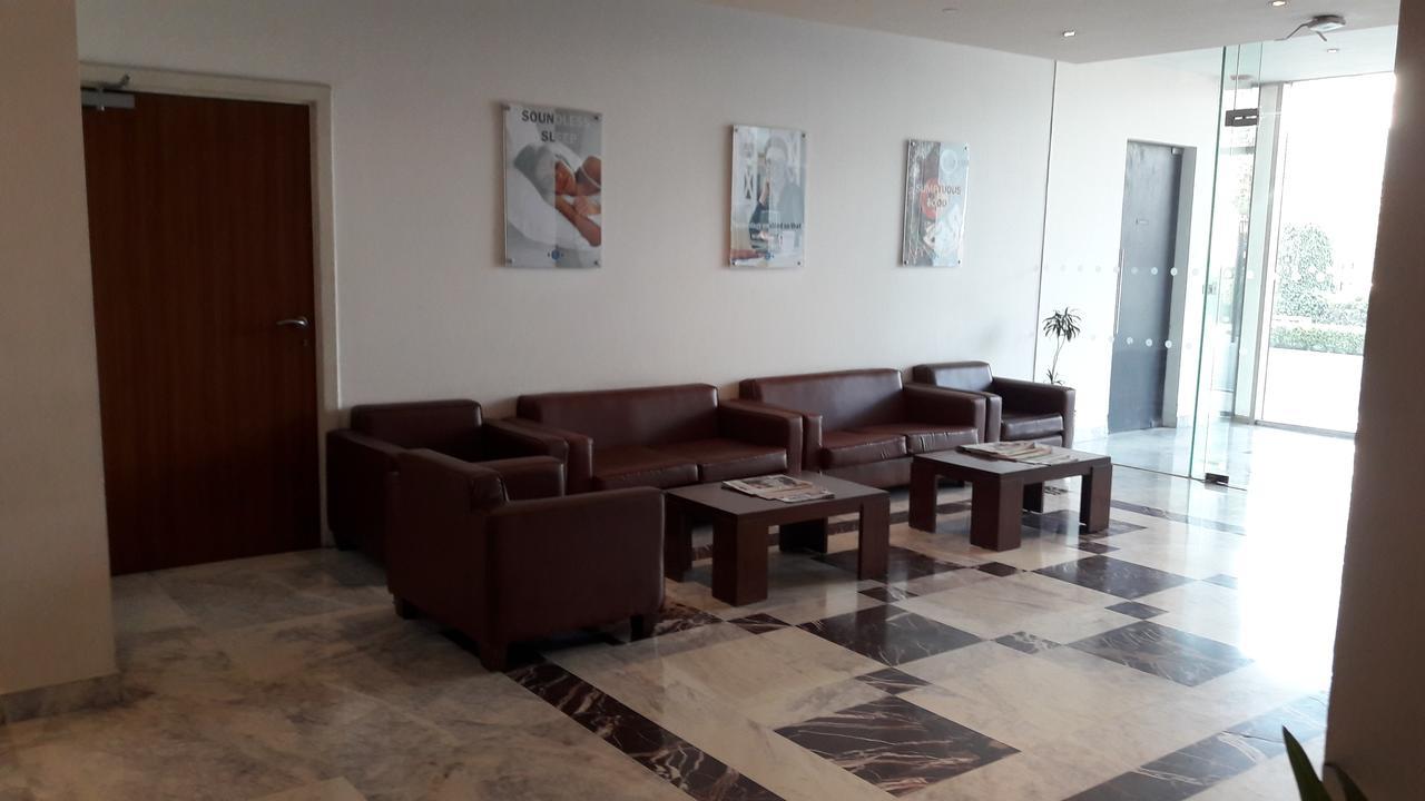 Caspia Hotel New Delhi Dış mekan fotoğraf